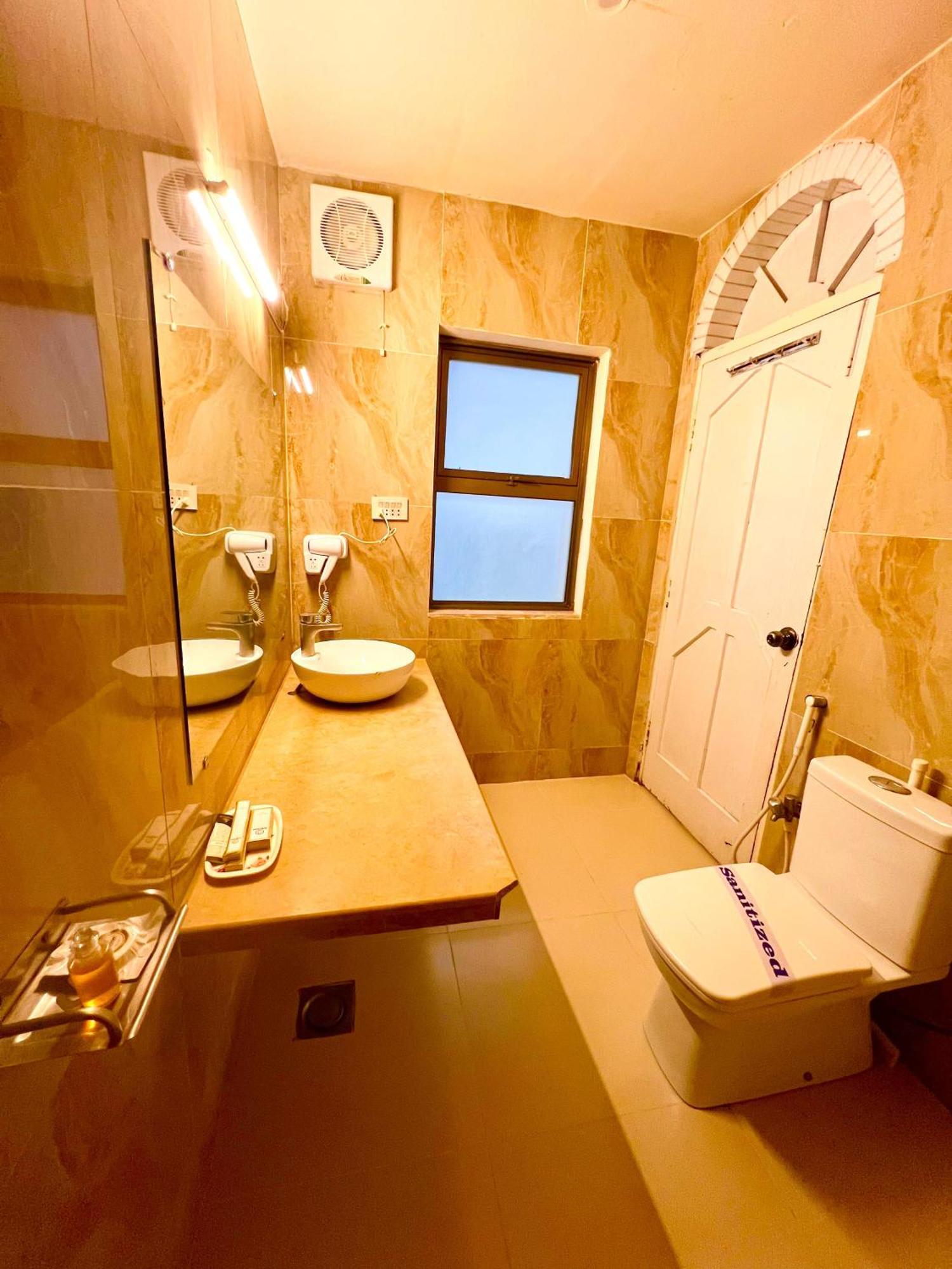 Shelton Guest House Islamabad Exterior photo